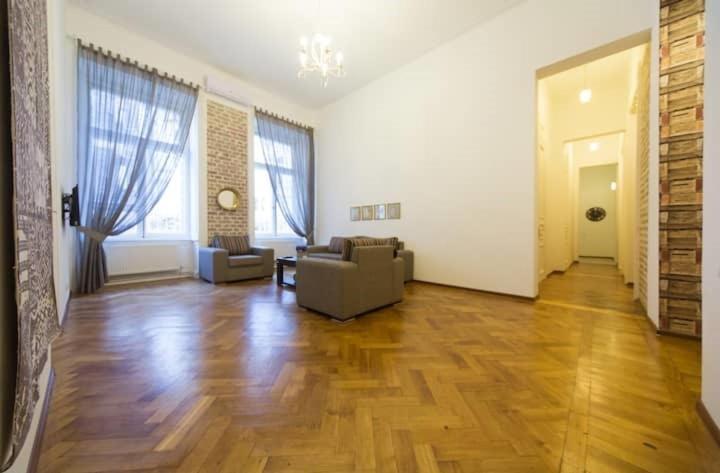 Apartment On Tabidze 3/5 ティビリシ エクステリア 写真
