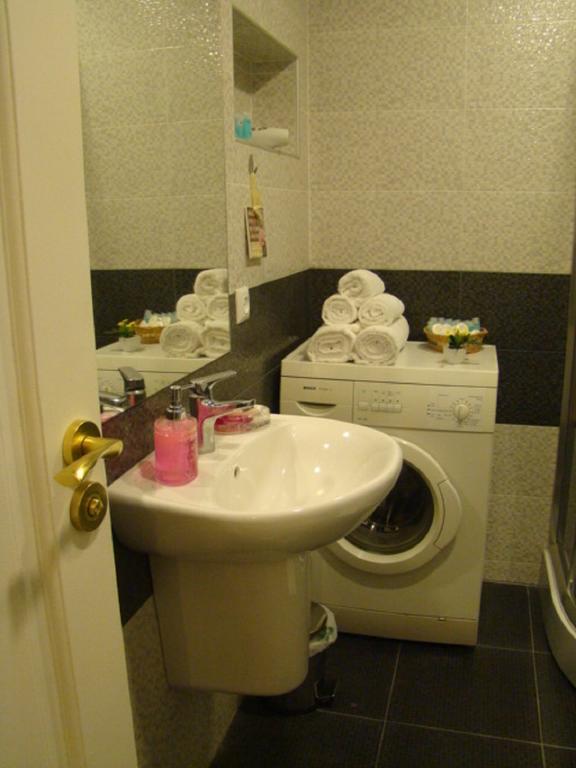 Apartment On Tabidze 3/5 ティビリシ エクステリア 写真